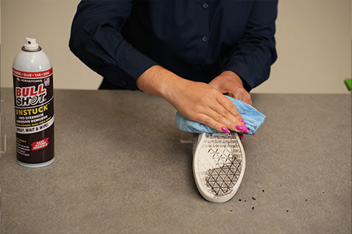 wiping shoe